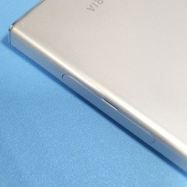 docomo Xperia XZ1 Compact SO-02K white 113