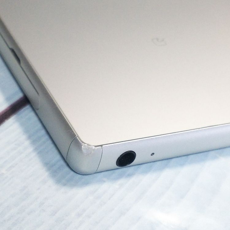 SONY au Xperia Z5 SOV32 White  327