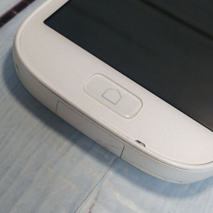 docomo �ٻ��� F-04J �餯�餯���ޡ��ȥե���4 �ۥ磻�� �� WHITE  942