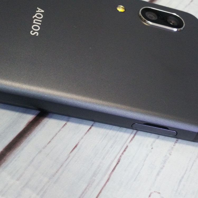 au AQUOS sense3 SHV45 �֥�å�  039