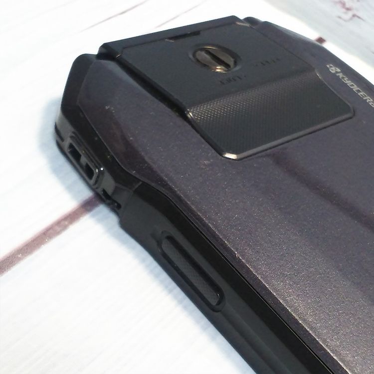 au ������ TORQUE G04 �֥�å� KYV46  107