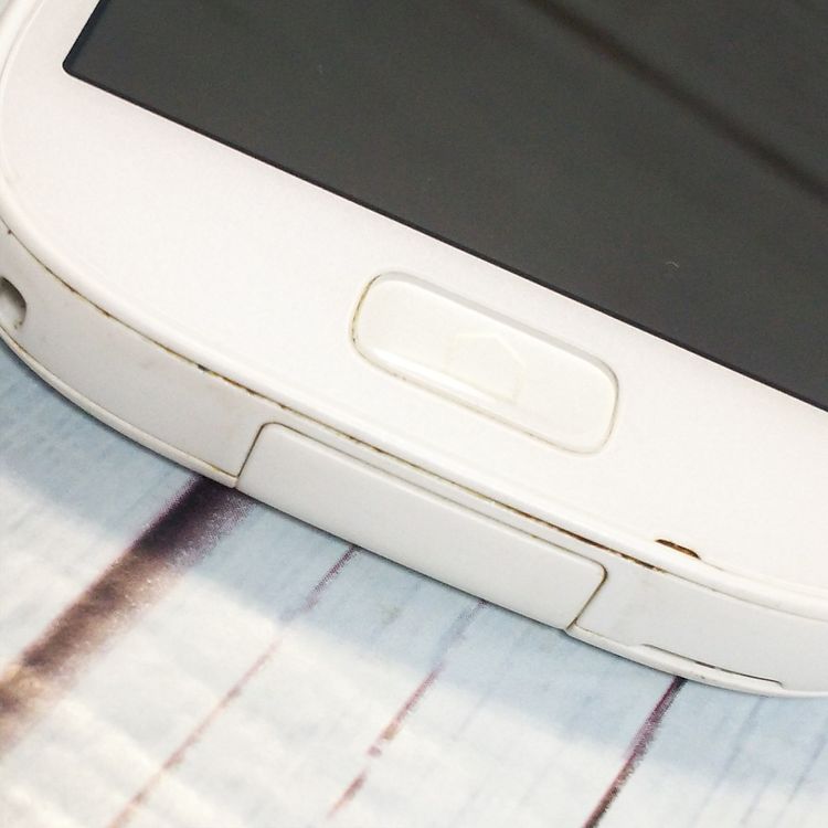 docomo �ٻ��� F-04J �餯�餯���ޡ��ȥե���4 �ۥ磻�� �� WHITE  801