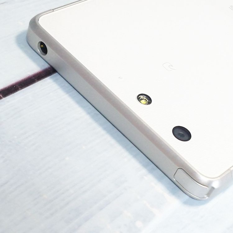 docomo arrows SV F-03H White  070