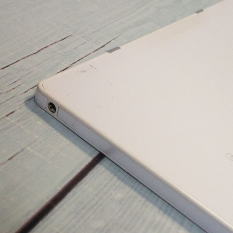 arrows Tab F-04H docomo White  128