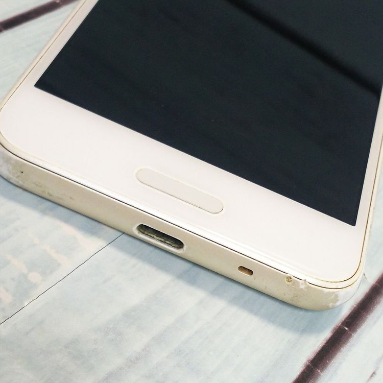 au AQUOS sense SHV40 �ۥ磻��Silky White  714