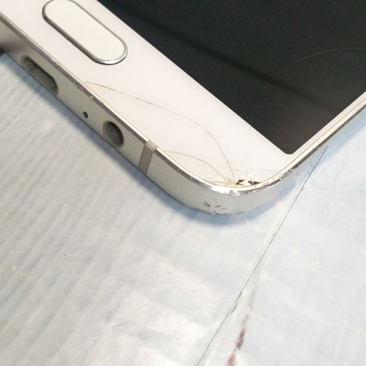 au Galaxy A8 SCV32 32GB �ۥ磻�� ����� [������]  605