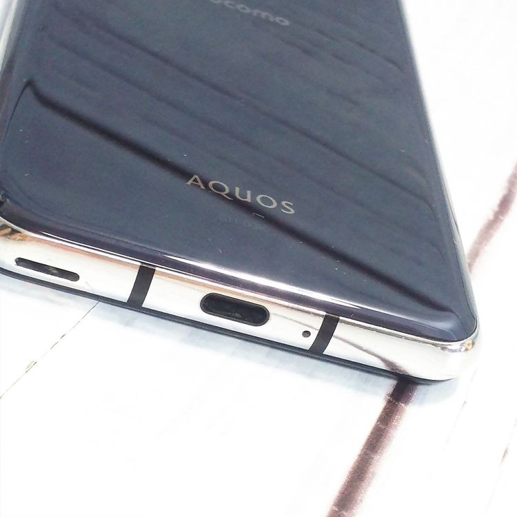 docomo AQUOS R2 SH-03K Premium Black  664