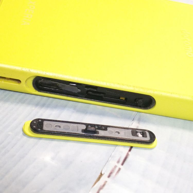 docomo Xperia Z5 Compact SO-02H Yellow/��������  690