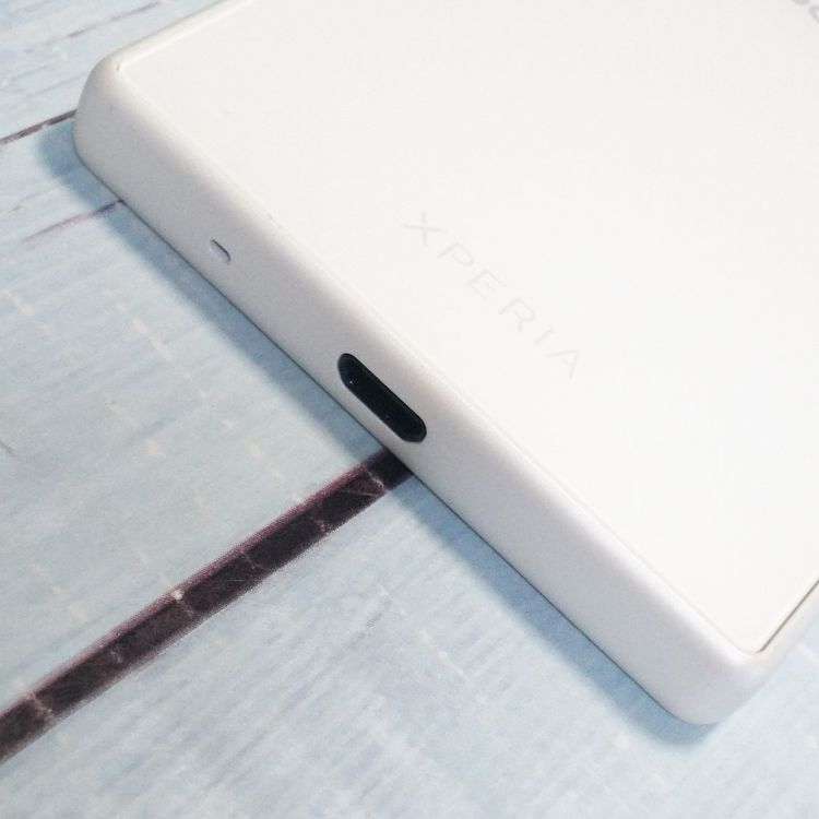 docomo Xperia Z5 Compact SO-02H WHITE  514