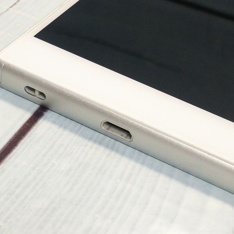 SONY au Xperia Z5 SOV32 White  327