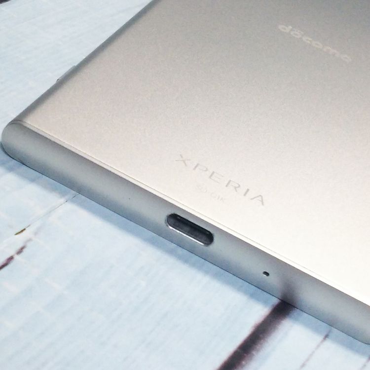 docomo Xperia XZ1 SO-01K Warm Silver  632