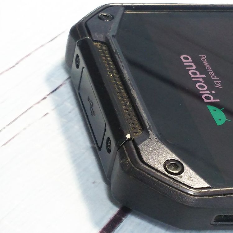 au ������ TORQUE G04 �֥�å� KYV46  631