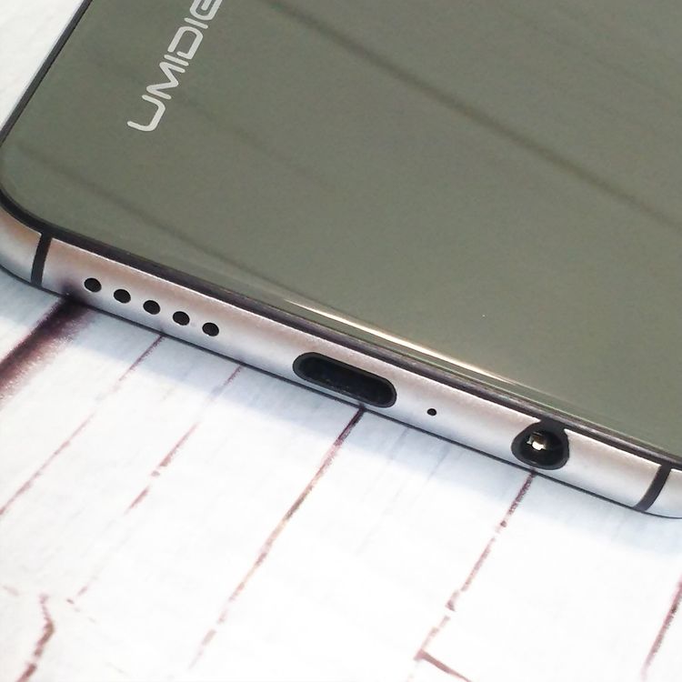 UMIDIGI A7 ���꡼��  ���� 595