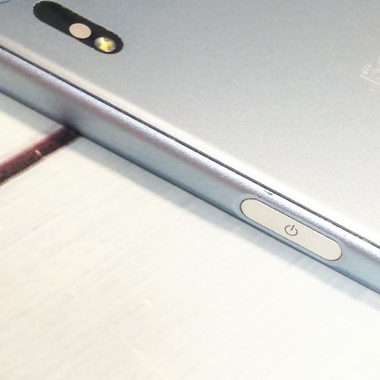 docomo Xperia XZs SO-03J IceBlue  606