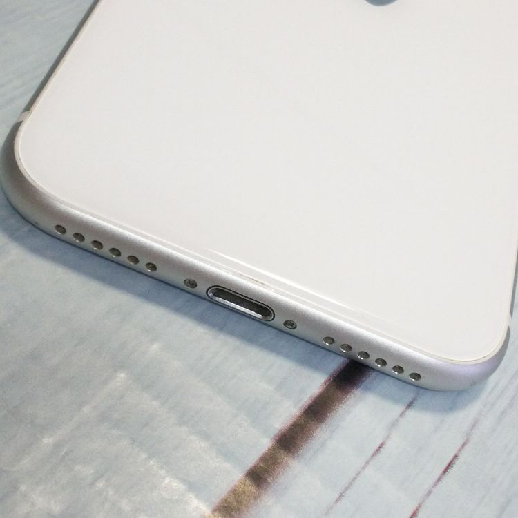 au iPhoneSE2 64GB �ۥ磻��  226