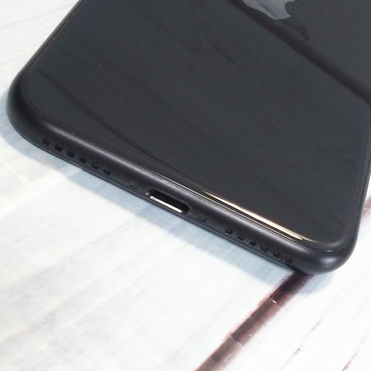 au iPhoneSE ��2���� 64GB �֥�å�  ���� 422