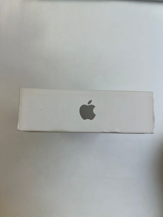 ̤���� iPhone 16 Pro 128GB �ʥ���������˥��� �Хåƥ꡼ - 3194