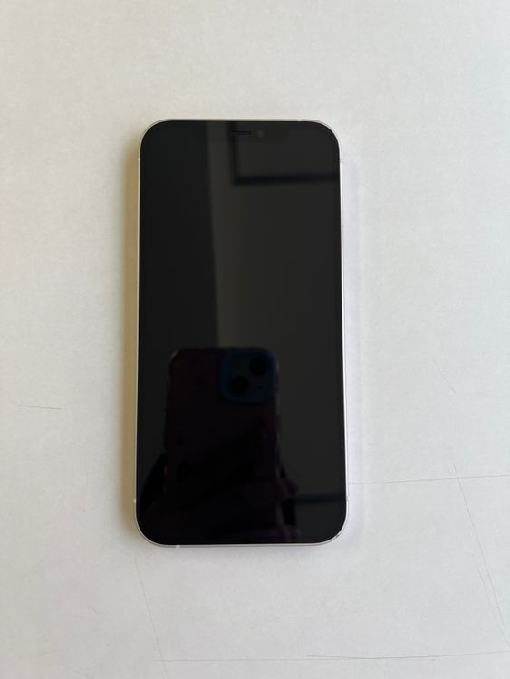 ���� iPhone 12 256GB �ۥ磻�� �Хåƥ꡼81% MGJ13J/A - 8567