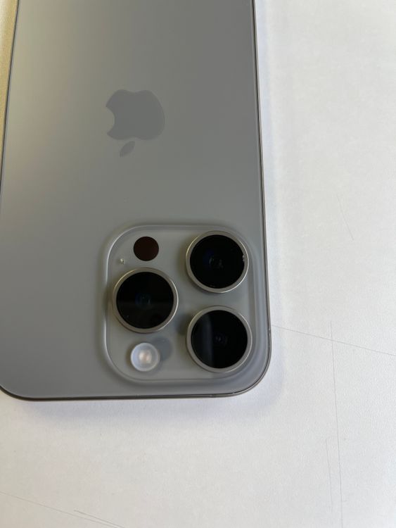 ����iPhone 15 Pro 256GB �ʥ���������˥��� �Хåƥ꡼86%- 8555