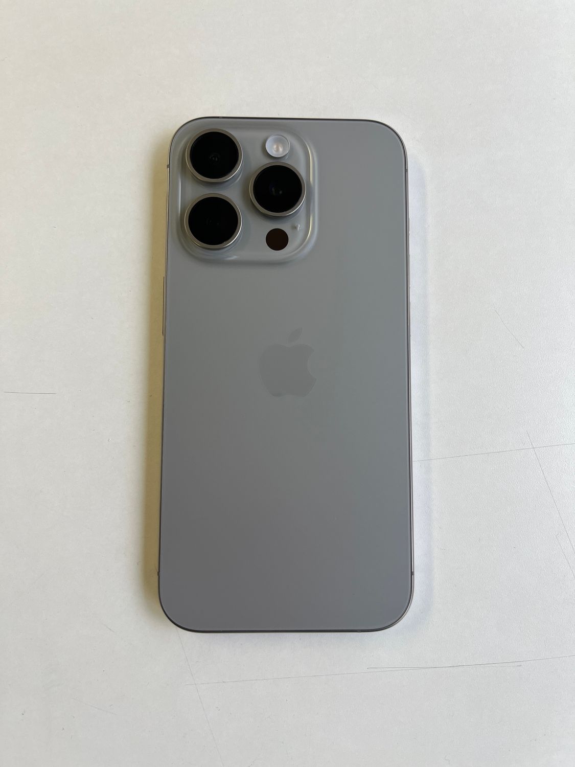 ムスビー｜美品 iPhone 15 Pro 128GB ナチュラルチタニウム バッテリー
