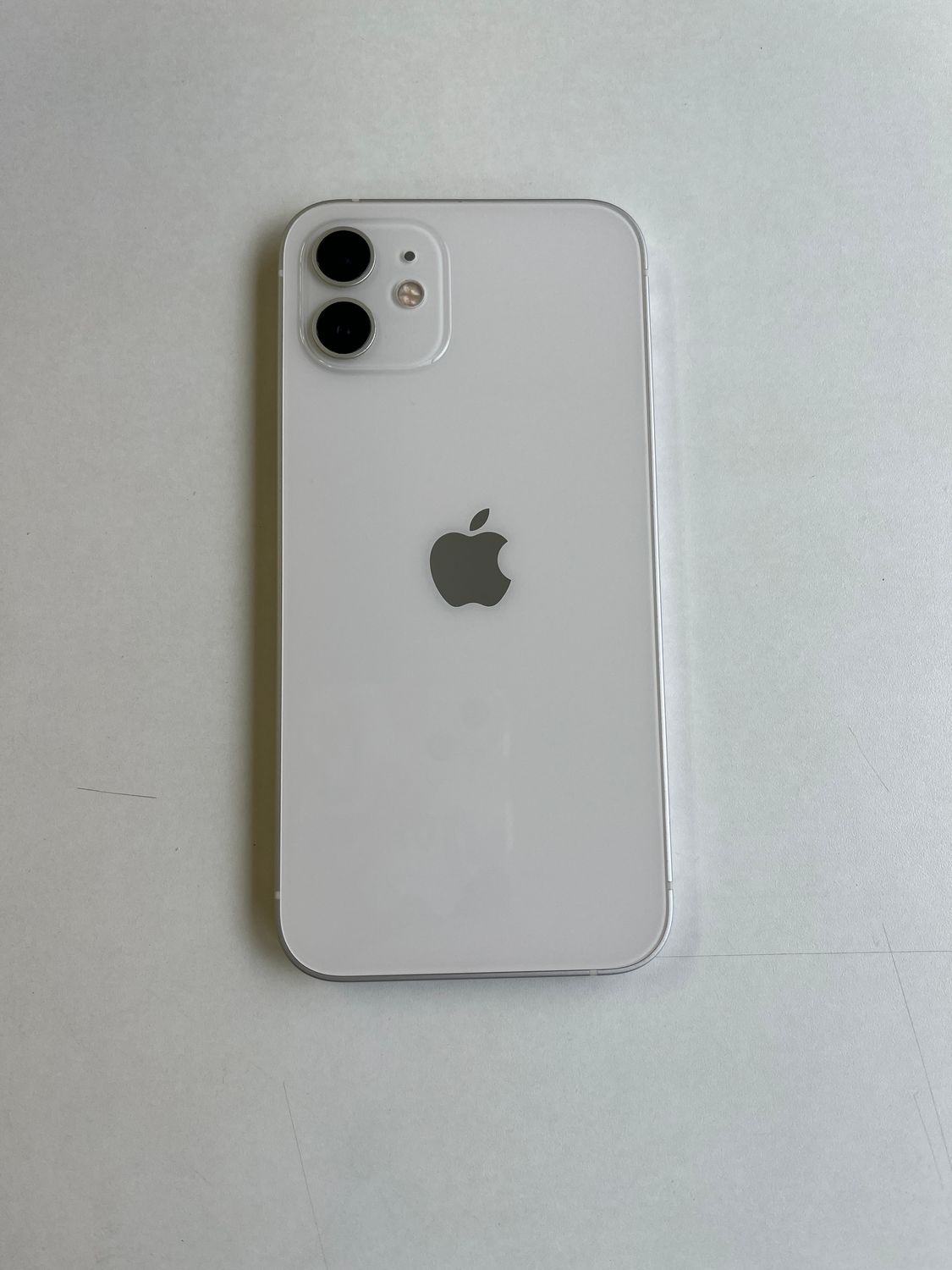 ムスビー｜美品 iPhone 12 64GB ホワイト バッテリー100% MGHP3J