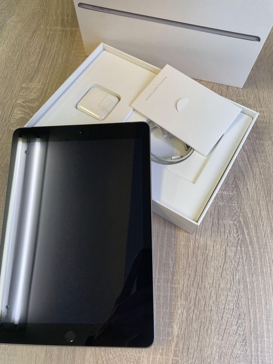 ムスビー｜iPad (第5世代) WiFi+Cellular 32GB スペースグレイ【iPad  