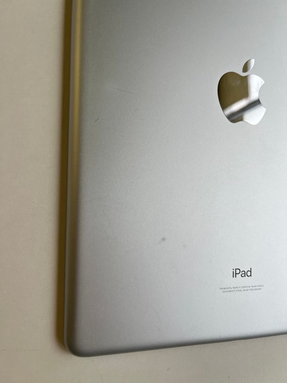 ���� iPad (��9����) 64GB ����С� MK2L3J/A - KMR9