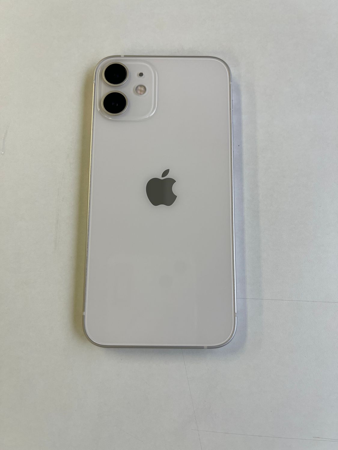 ムスビー｜美品 iPhone 12 mini 64GB ホワイト バッテリー100