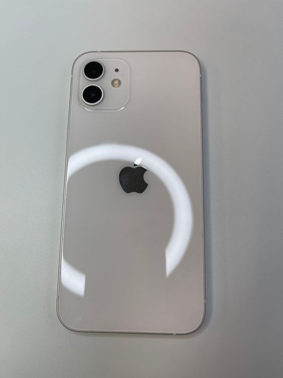 iPhone XR White 128GB(docomo版SIMロック解除済み)