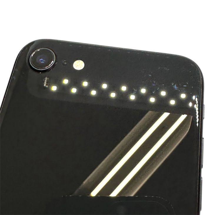 �ڥХåƥ꡼92%��iPhone��SE����2�����64GB���֥�å���SIM�ե꡼��au��