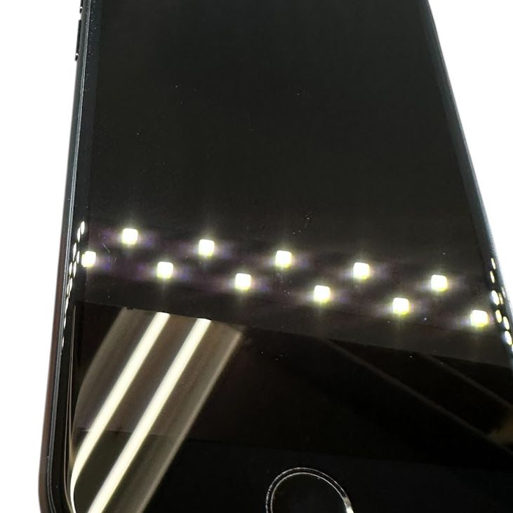 �ڥХåƥ꡼100%��iPhone��SE����3�����64GB���ߥåɥʥ��ȡ�SIM�ե꡼��au��