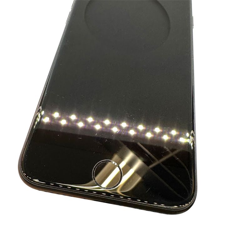 �ڥХåƥ꡼95%��iPhone��SE����2�����64GB���֥�å���SIM�ե꡼��au��