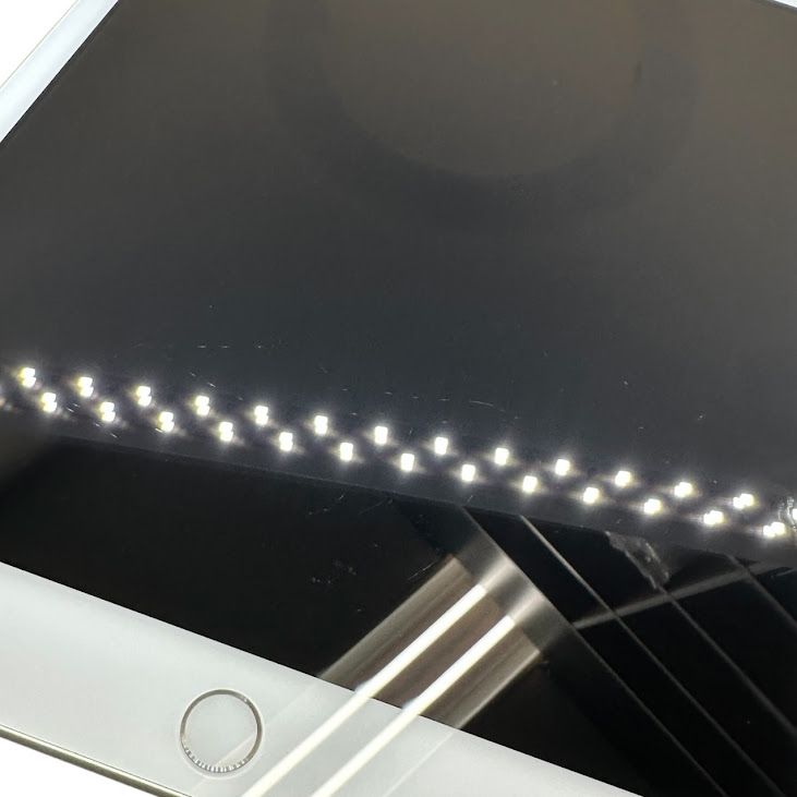�ڥХåƥ꡼88%��iPad��8������顼��32GB������С���SIM�ե꡼��au��