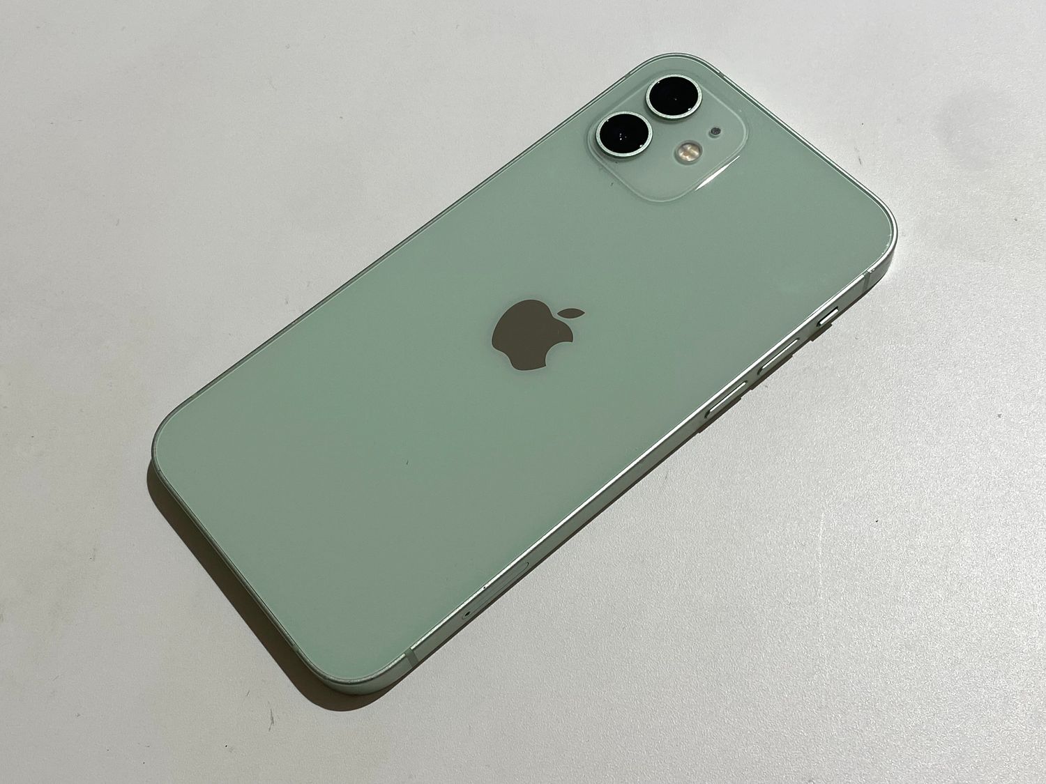 ムスビー｜iPhon12 128GB グリーン docomo SIMロック解除済【iPhone12 