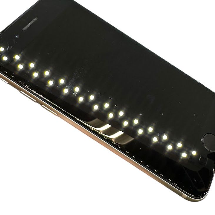 �ڥХåƥ꡼100%��iPhone��SE����2�����64GB���ۥ磻�ȡ�SIM�ե꡼��au��
