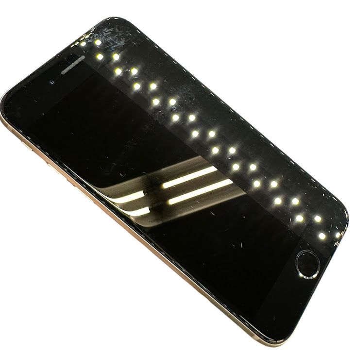 �ڥХåƥ꡼100%��iPhone��SE����2�����64GB���ۥ磻�ȡ�SIM�ե꡼��au��