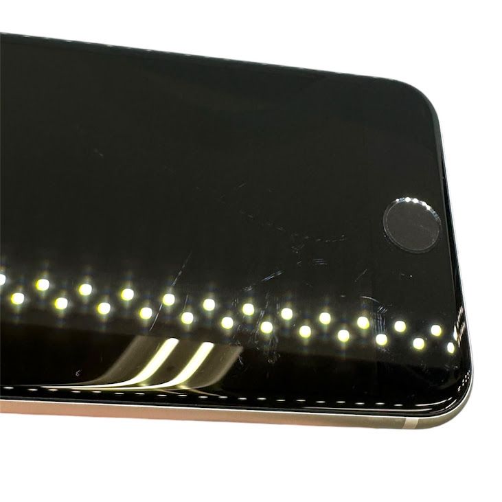 �ڥХåƥ꡼94%��iPhone��SE����2�����64GB���ۥ磻�ȡ�SIM�ե꡼��au��