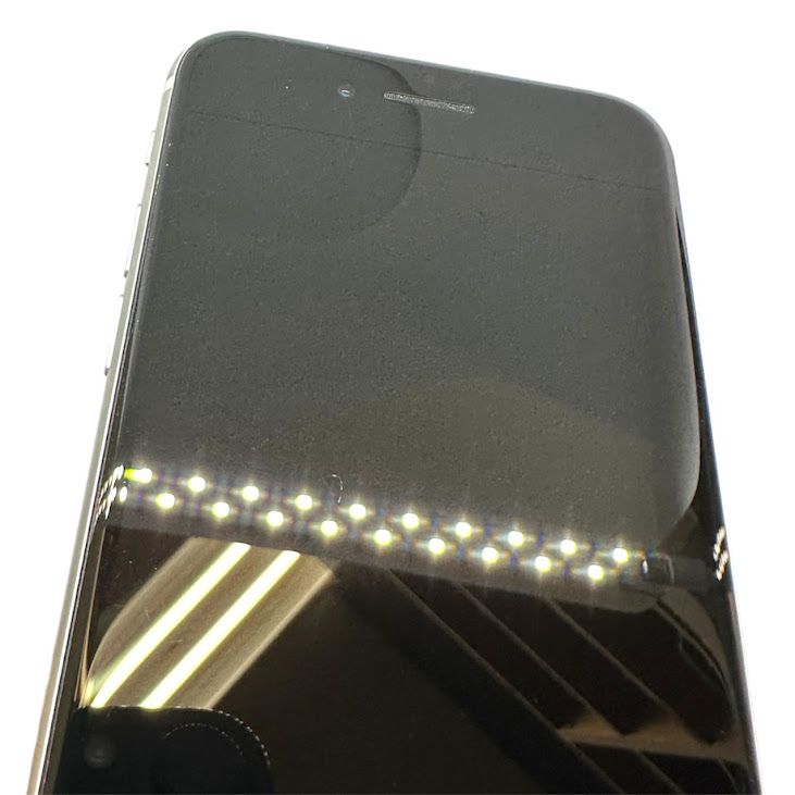 �ڥХåƥ꡼92%��iPhone��SE����2�����64GB���ۥ磻�ȡ�SIM�ե꡼��au��