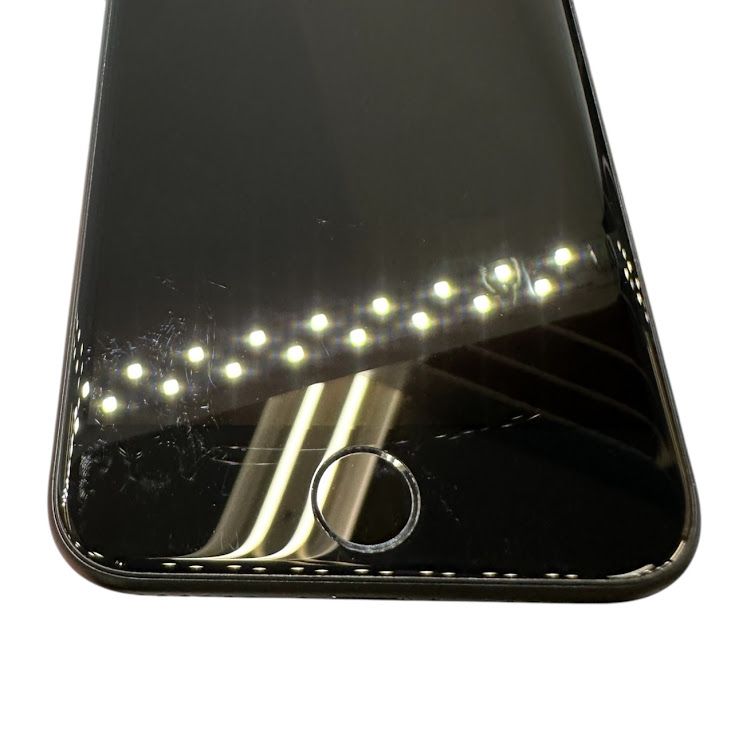 �ڥХåƥ꡼81%��iPhone��SE����2�����64GB���֥�å���SIM�ե꡼��au��