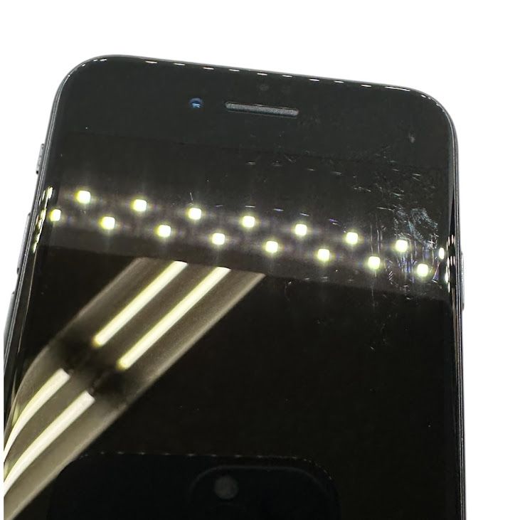 �ڥХåƥ꡼81%��iPhone��SE����2�����64GB���֥�å���SIM�ե꡼��au��