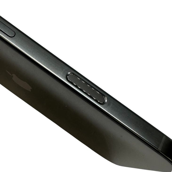 �ڥХåƥ꡼86%��iPhone��16Pro��256GB���֥�å������˥��ࡡSIM�ե꡼��au��