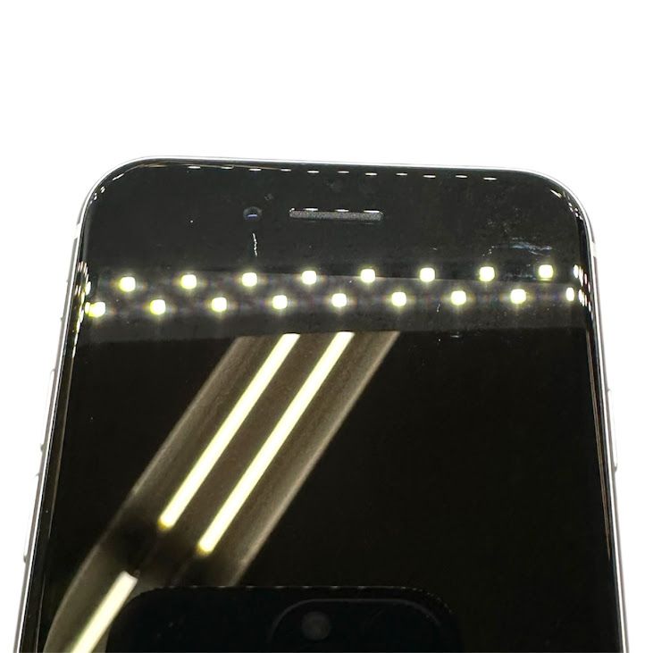 �ڥХåƥ꡼92%��iPhone��SE����2�����64GB���ۥ磻�ȡ�SIM�ե꡼��au��