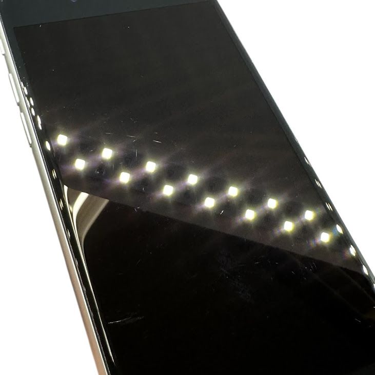 �ڥХåƥ꡼83%��iPhone��SE����2�����64GB���ۥ磻�ȡ�SIM�ե꡼��au��