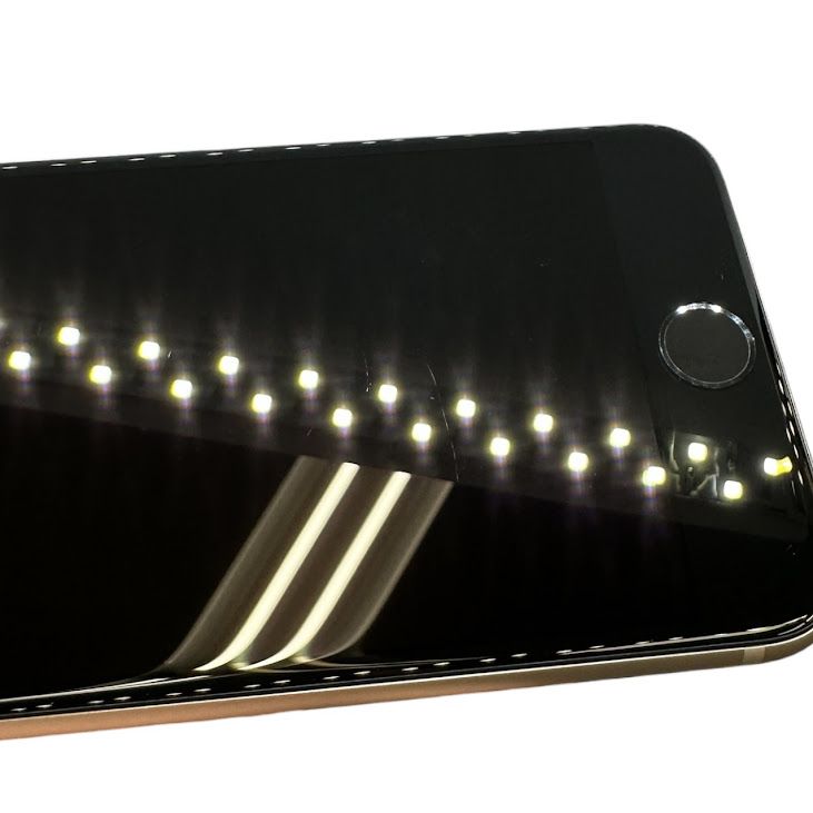 �ڥХåƥ꡼100%��iPhone��SE����3�����64GB���������饤�ȡ�SIM�ե꡼��au��