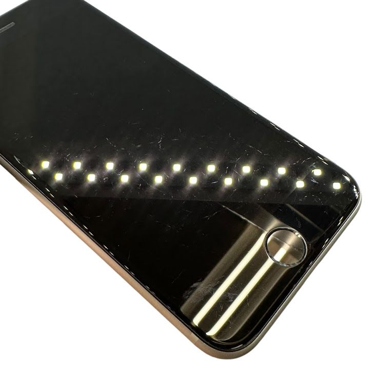 iPhone��SE����2�����128GB���ۥ磻�ȡ�SIM�ե꡼�����եȥХ���