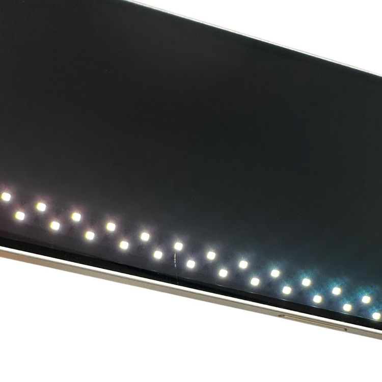 ڥХåƥ꡼100%iPhone1264GBۥ磻ȡSIMե꡼au