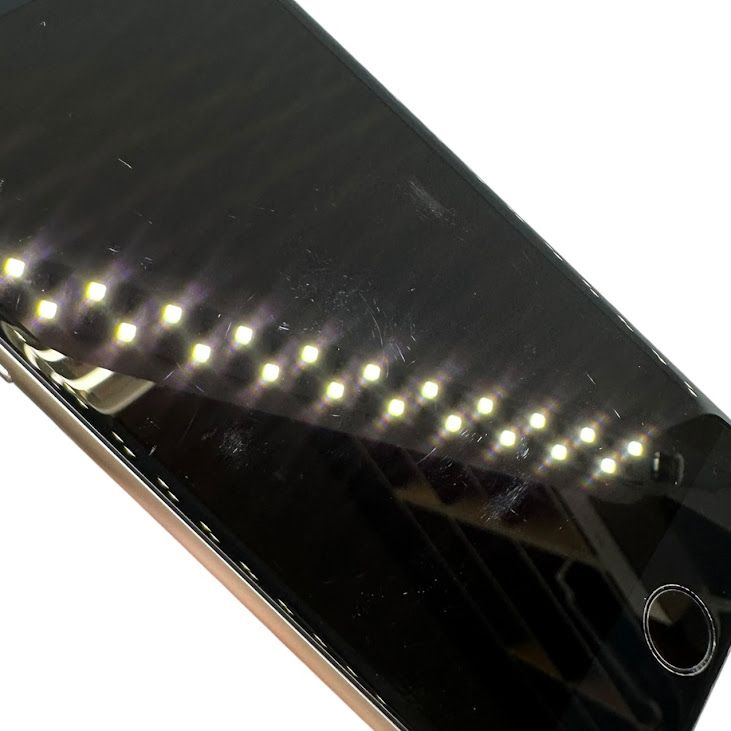 �ڥХåƥ꡼96%��iPhone��SE����2�����64GB���ۥ磻�ȡ�SIM�ե꡼��au��
