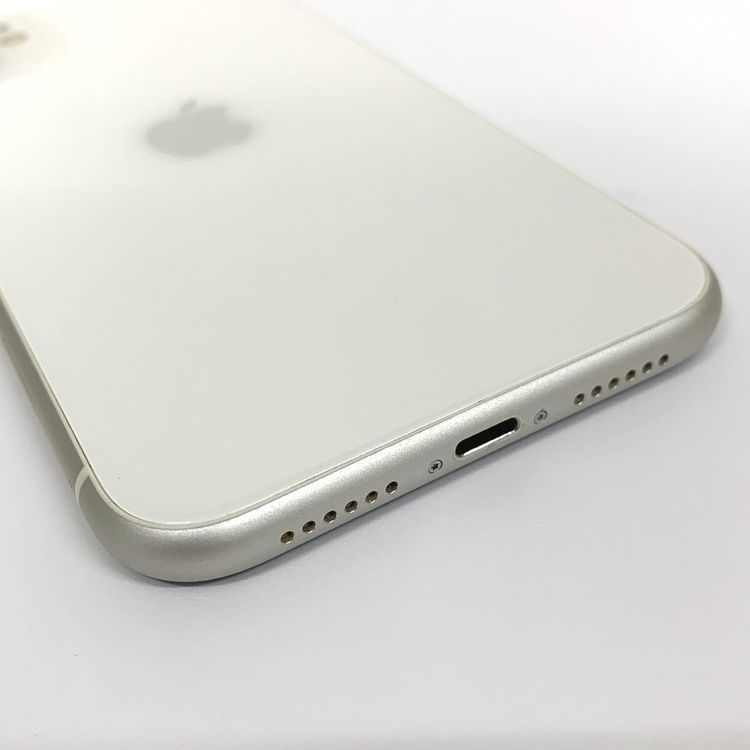 �ڼ��ߤʤߡۡ�IT53��au��iPhone11 64GB �ۥ磻�� MWLU2J/A�����