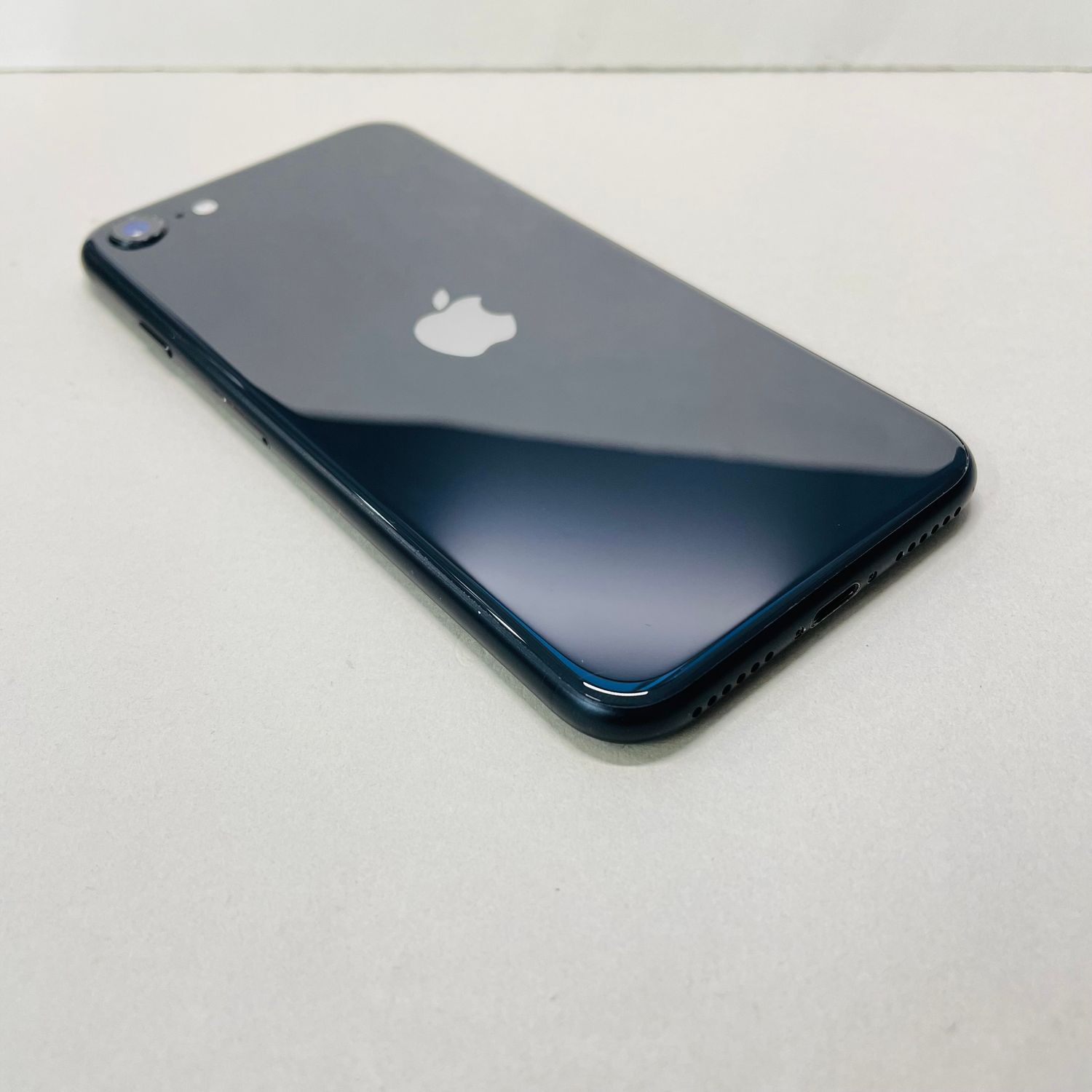 ムスビー｜iphone SE2 128GB SIMフリ－1522バッテリー100%【iPhone SE 