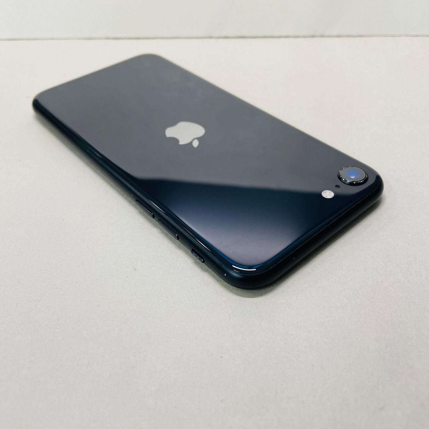 ムスビー｜iphone SE2 128GB SIMフリ－1522バッテリー100%【iPhone SE 